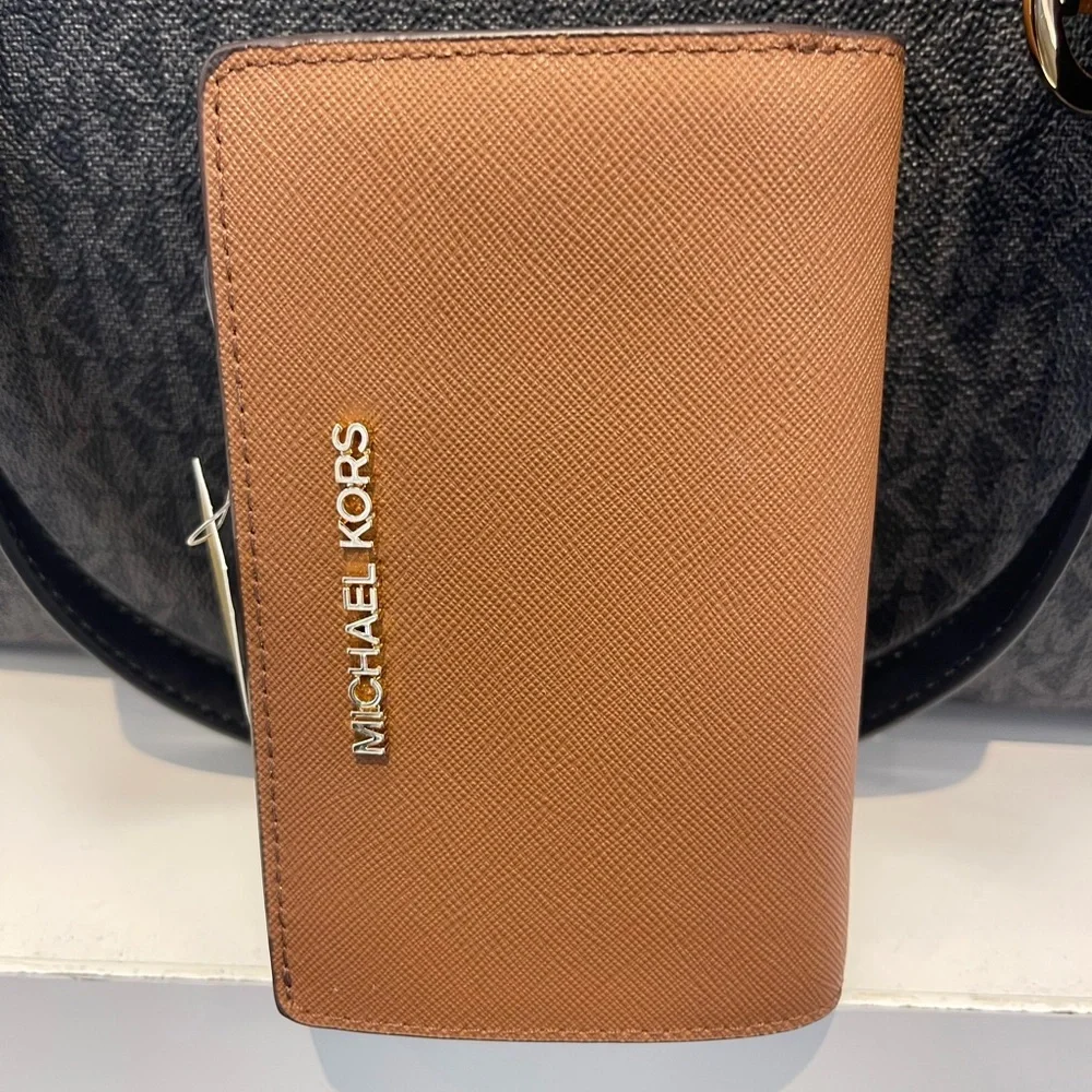 MICHAEL KORS Medium Crossgrain Leather Bifold Wallet ZP CN Luggage NWT
